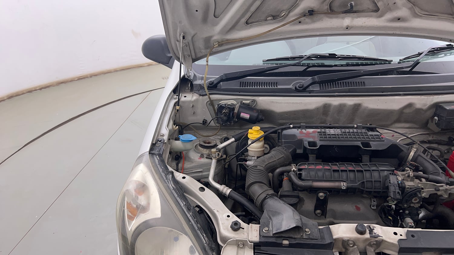 Used 2013 Maruti Suzuki Alto 800 Lxi Petrol Manual engine ENGINE RIGHT SIDE HINGE & APRON VIEW