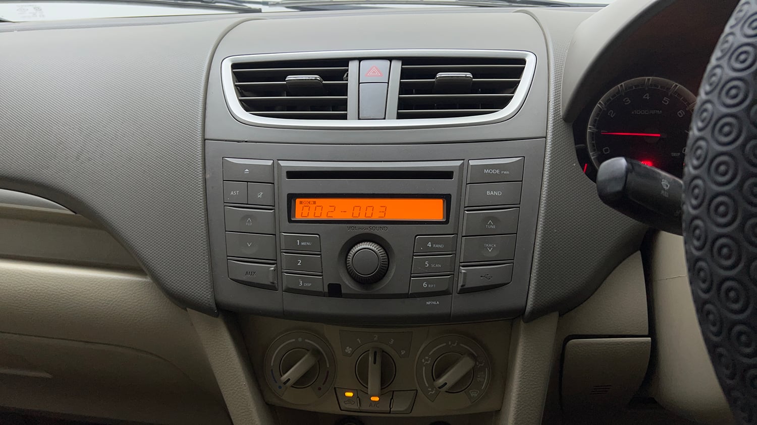Used 2013 Maruti Suzuki Ertiga Vxi Petrol Manual top_features Integrated (in-dash) music system