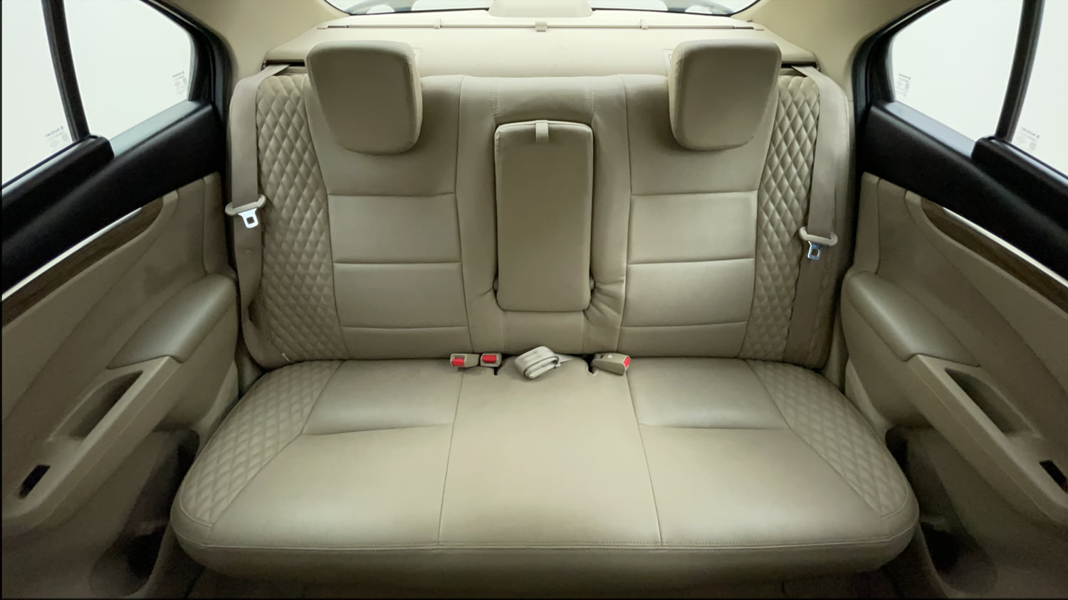 Used 2018 Maruti Suzuki Ciaz Zeta Hybrid 1.5 AT Petrol Automatic interior REAR SEAT CONDITION VIEW