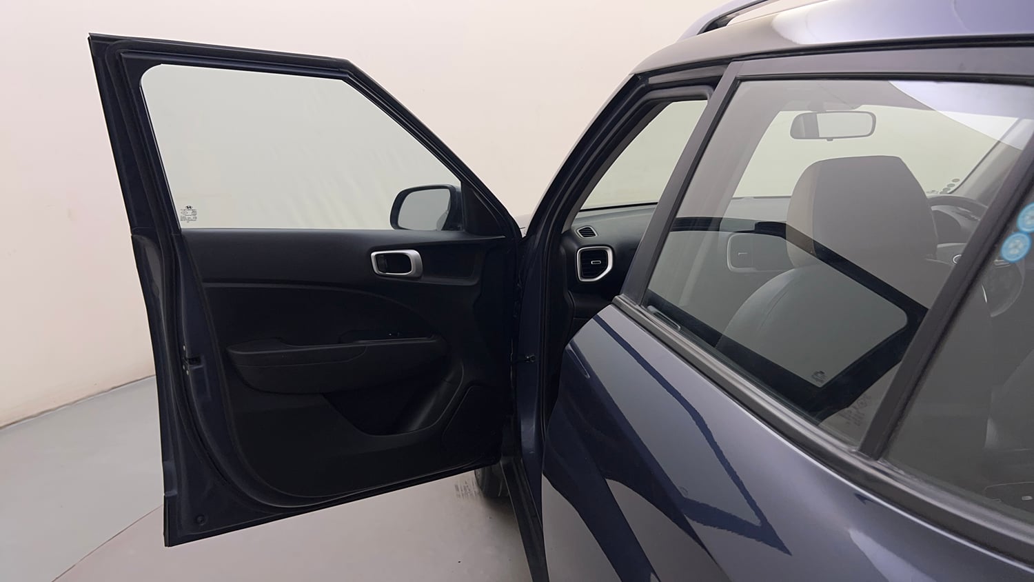 Used 2022 Hyundai Venue SX 1.5 CRDi Diesel Manual interior LEFT FRONT DOOR OPEN VIEW