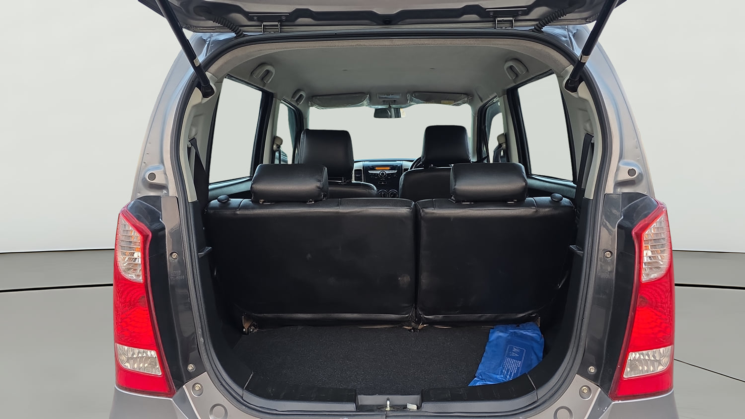 Used 2017 Maruti Suzuki Wagon R 1.0 VXI AMT Petrol Automatic interior DICKY INSIDE VIEW
