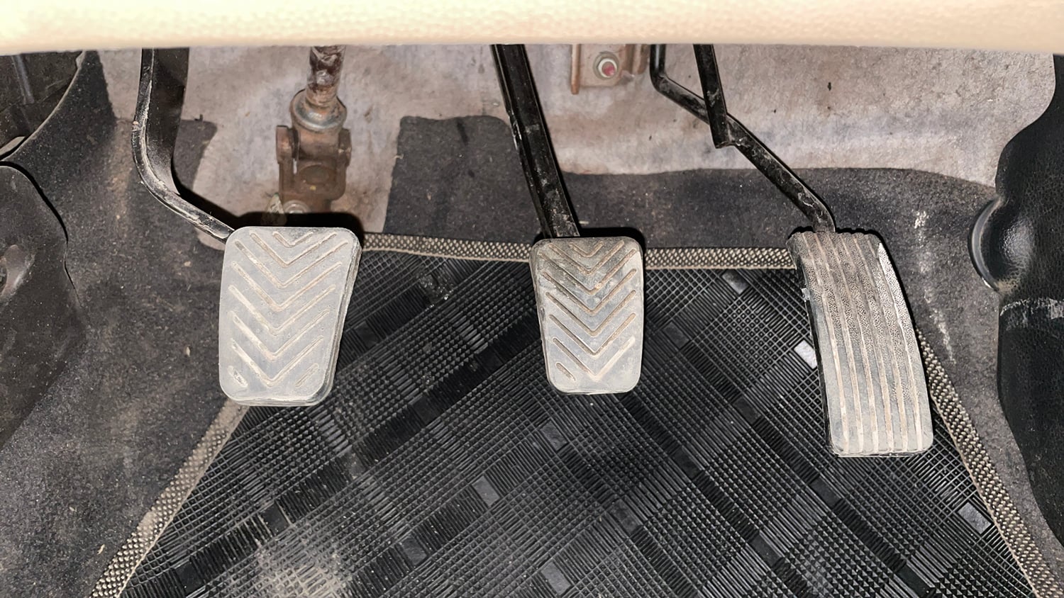 Used 2016 Hyundai Eon Magna + Petrol Manual interior PEDALS VIEW