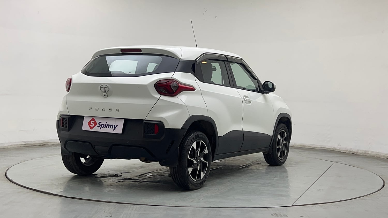 Used 2022 Tata Punch Accomplished Dazzle Pack MT Petrol Manual exterior RIGHT REAR CORNER VIEW