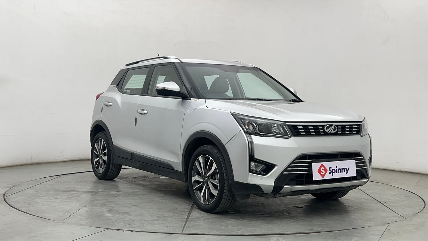Used 2019 Mahindra XUV 300 1.2 W8 (O) Petrol Manual exterior RIGHT FRONT CORNER VIEW