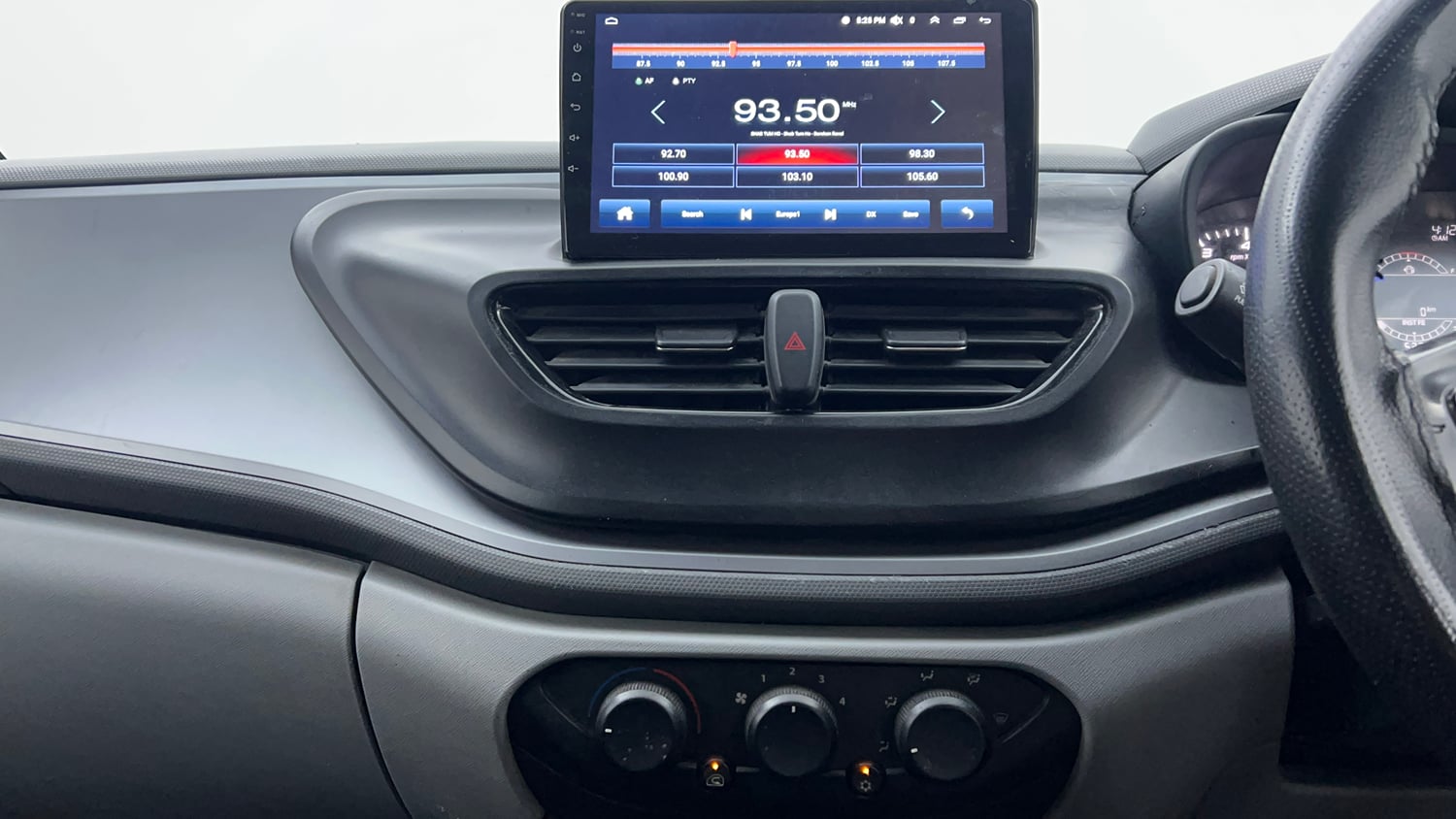 Used 2021 Tata Altroz XE Petrol Petrol Manual interior MUSIC SYSTEM & AC CONTROL VIEW