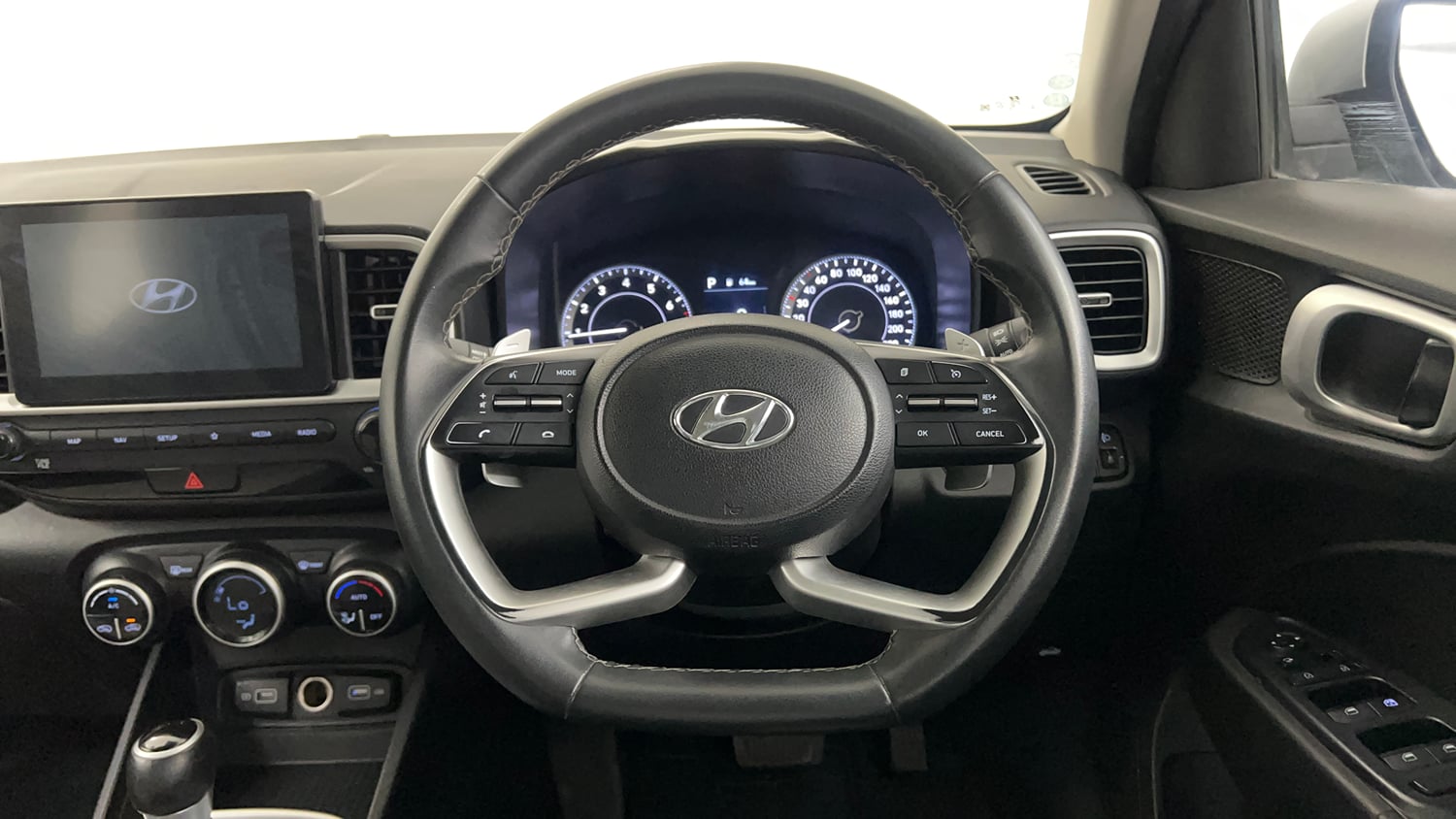 Used 2021 Hyundai Venue SX Plus 1.0 Turbo DCT Petrol Automatic interior STEERING VIEW