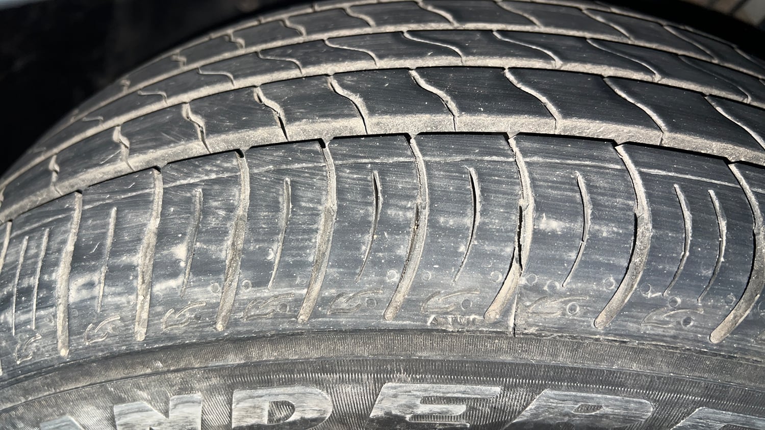 Used 2022 Volkswagen Taigun Highline 1.0 TSI AT Petrol Automatic tyres LEFT FRONT TYRE TREAD VIEW