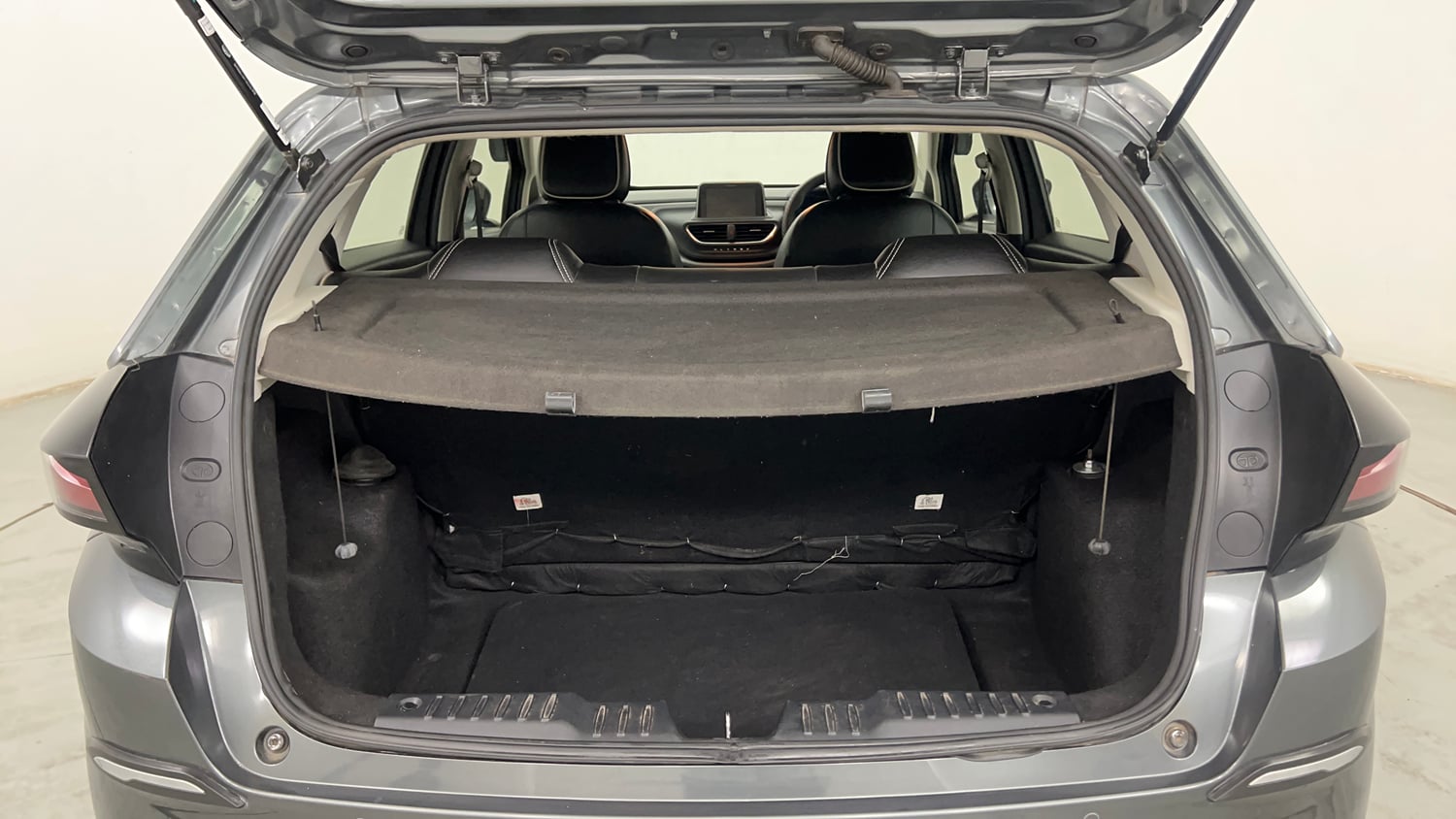 Used 2023 Tata Altroz XM Plus Petrol Petrol Manual interior DICKY INSIDE VIEW