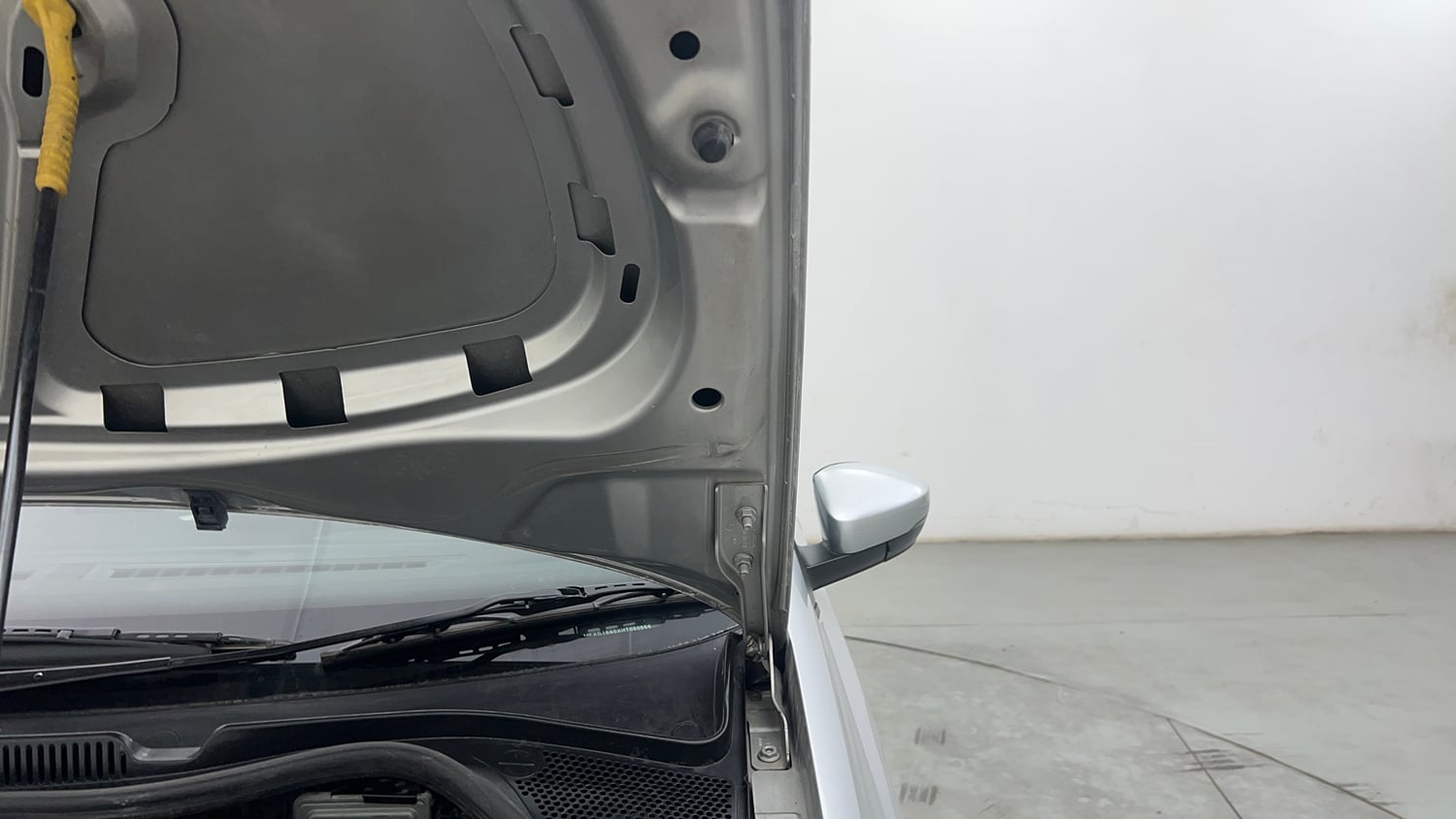 Used 2016 Volkswagen Ameo Highline1.2L (P) Petrol Manual engine ENGINE LEFT SIDE HINGE & APRON VIEW