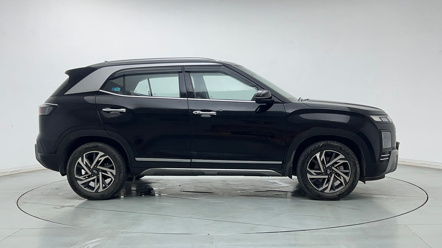 Used 2024 Hyundai Creta 1.5 MPi Petrol MT SX Petrol Manual exterior RIGHT SIDE VIEW