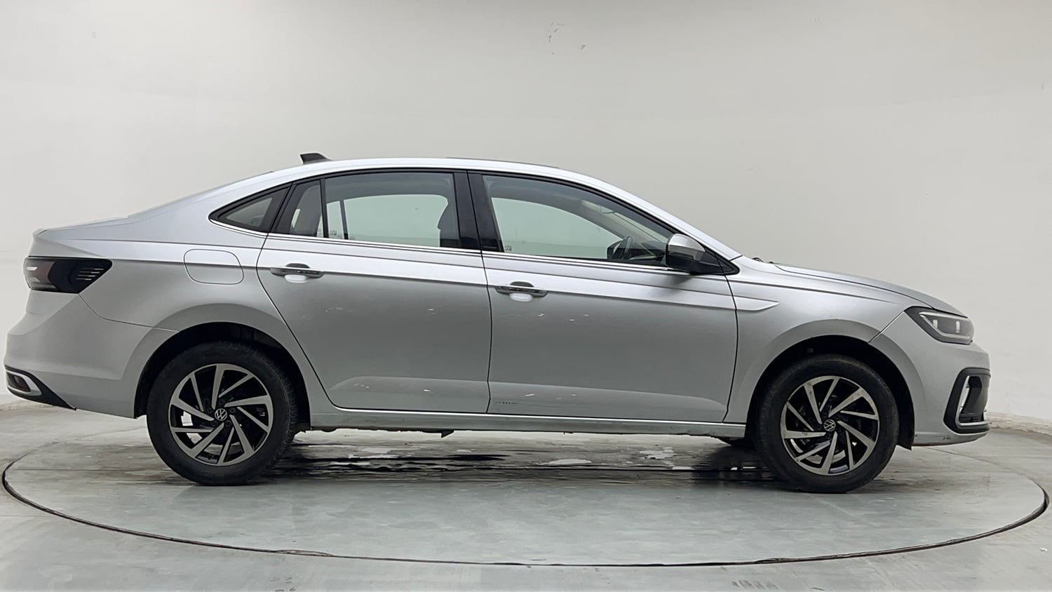 Used 2025 Volkswagen Virtus Topline 1.0 TSI AT Petrol Automatic exterior RIGHT SIDE VIEW