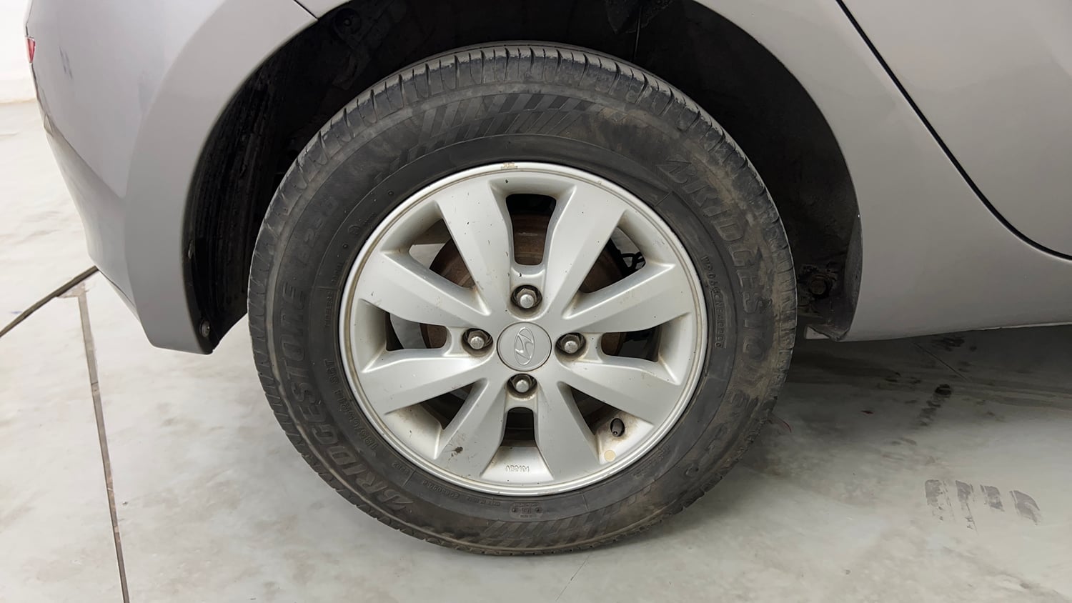 Used 2013 Hyundai i20 Sportz 1.2 Petrol Manual tyres RIGHT REAR TYRE RIM VIEW