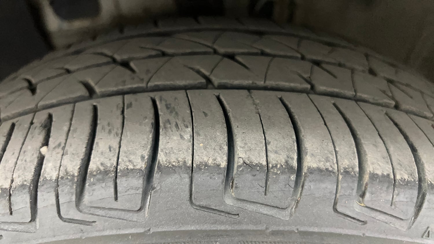 Used 2018 Hyundai Elite i20 Asta 1.2 (O) Petrol Manual tyres LEFT FRONT TYRE TREAD VIEW