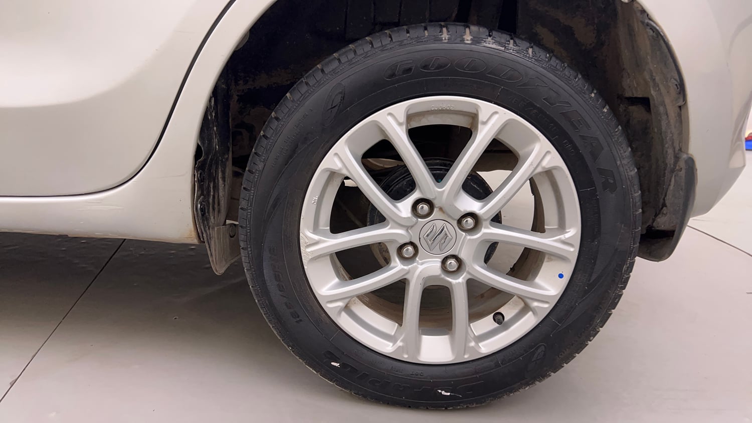 Used 2019 Maruti Suzuki Swift ZXi AMT Petrol Automatic tyres LEFT REAR TYRE RIM VIEW