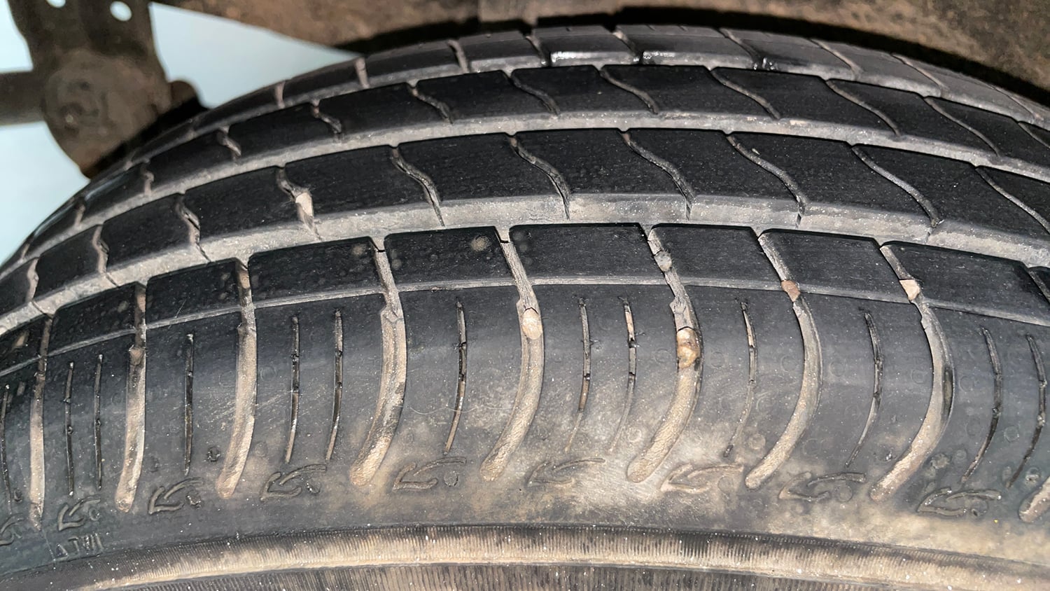 Used 2022 Maruti Suzuki S-Presso VXi (O) AMT Petrol Automatic tyres RIGHT REAR TYRE TREAD VIEW