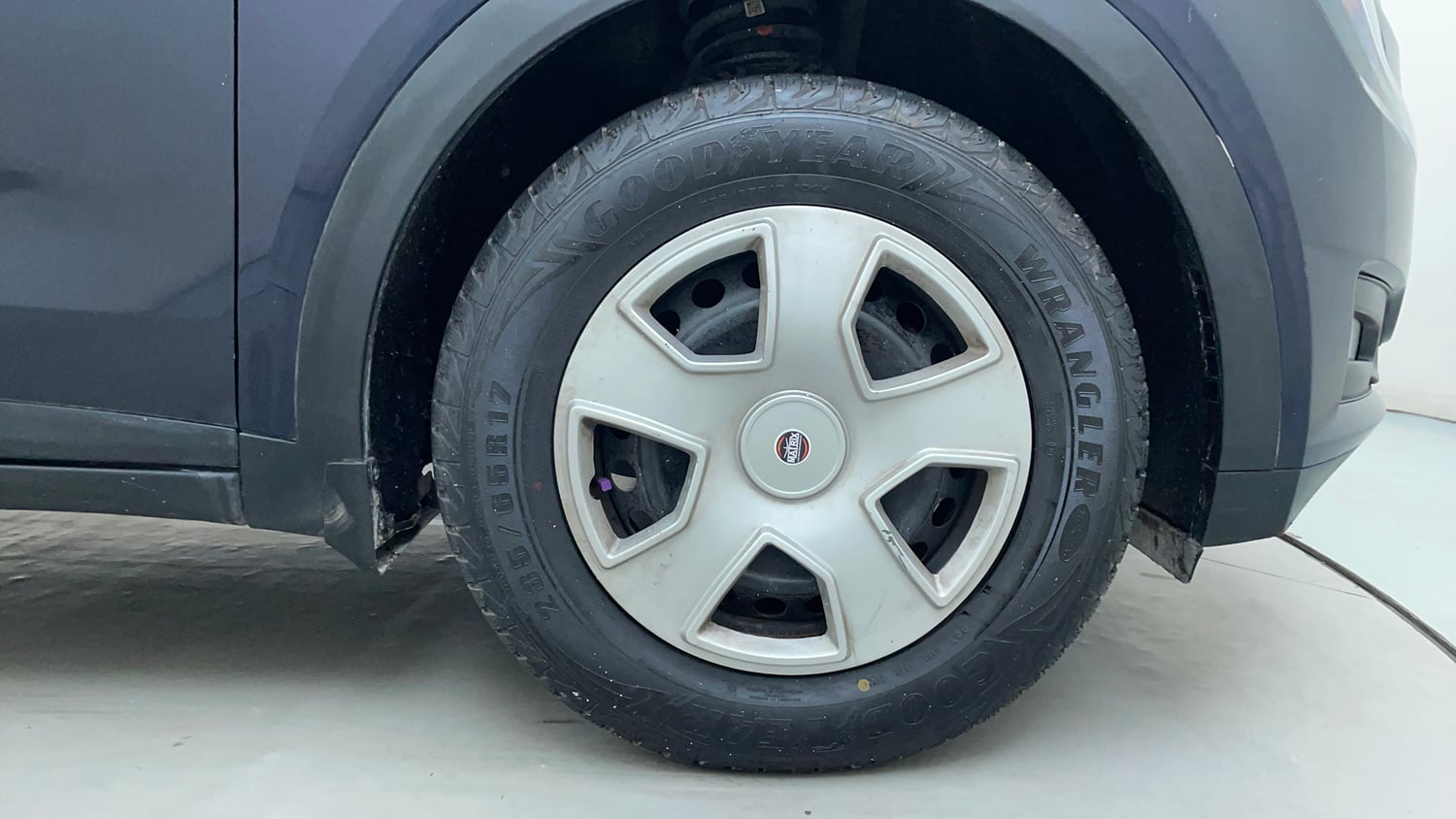 Used 2022 Mahindra XUV700 AX 3 Petrol MT 5 STR Petrol Manual tyres RIGHT FRONT TYRE RIM VIEW