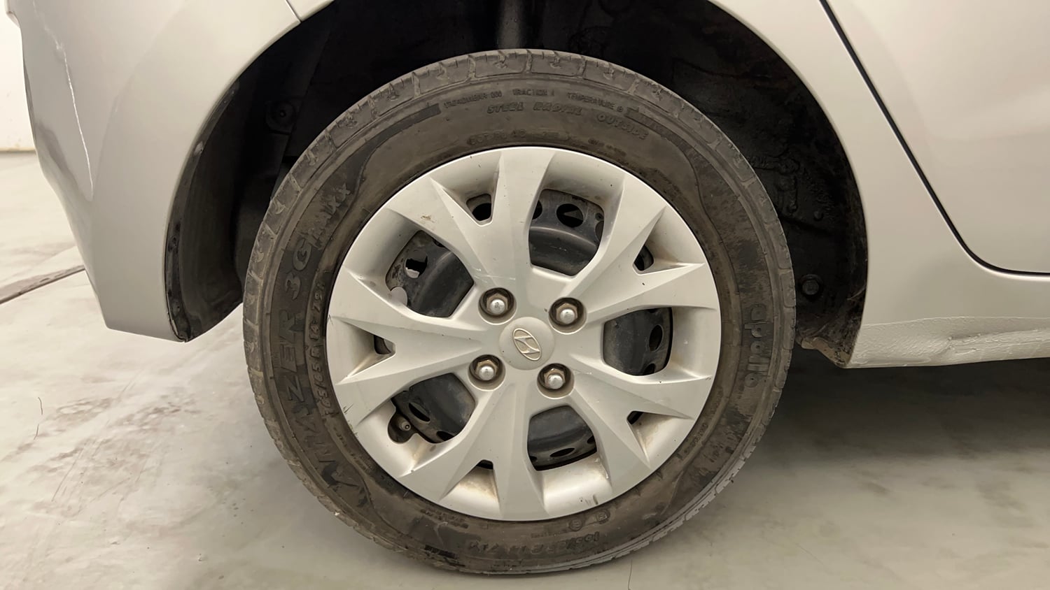Used 2016 Hyundai Grand i10 Magna 1.2 Kappa VTVT Petrol Manual tyres RIGHT REAR TYRE RIM VIEW