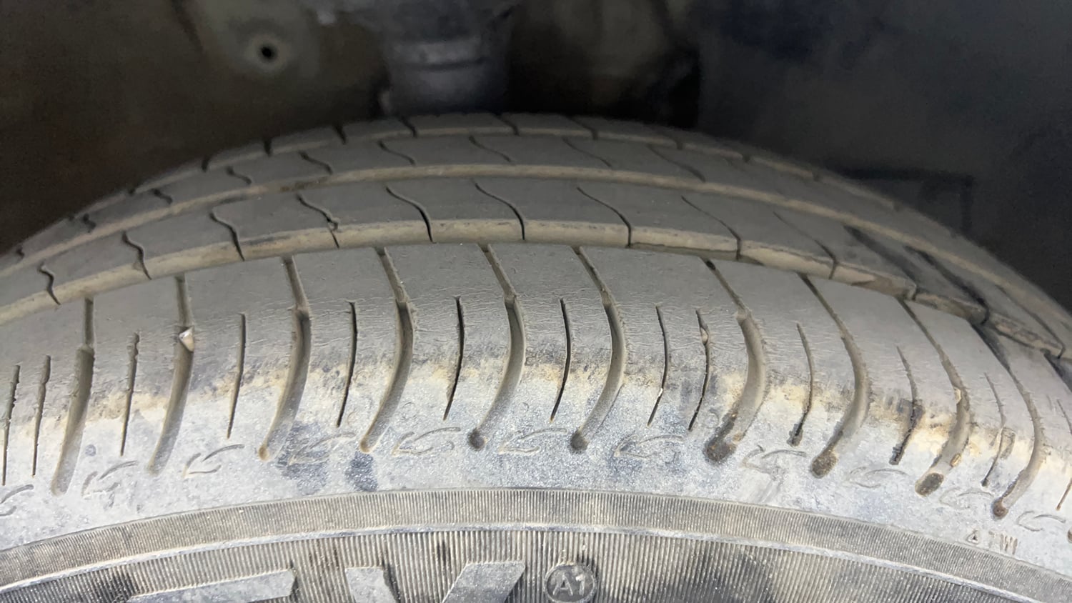 Used 2024 Maruti Suzuki Wagon R ZXI 1.2 Petrol Manual tyres RIGHT FRONT TYRE TREAD VIEW