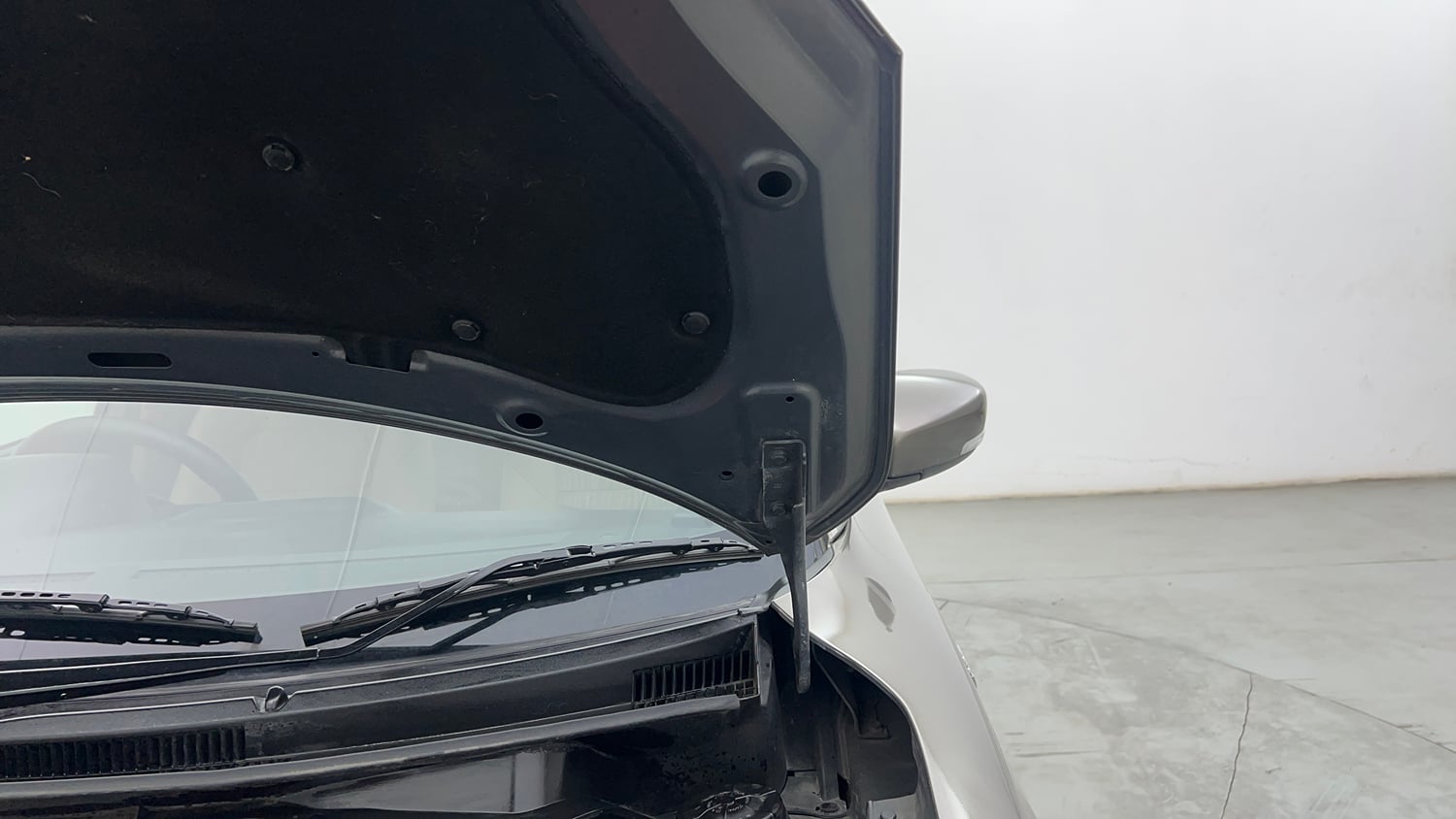 Used 2018 Maruti Suzuki Dzire ZXi Petrol Manual engine ENGINE LEFT SIDE HINGE & APRON VIEW