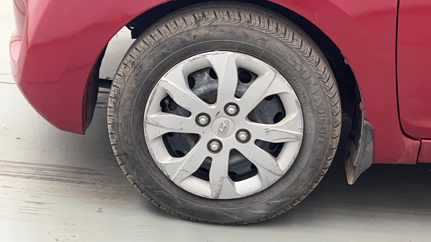 Used 2015 Hyundai Eon Magna O Petrol Manual tyres LEFT FRONT TYRE RIM VIEW