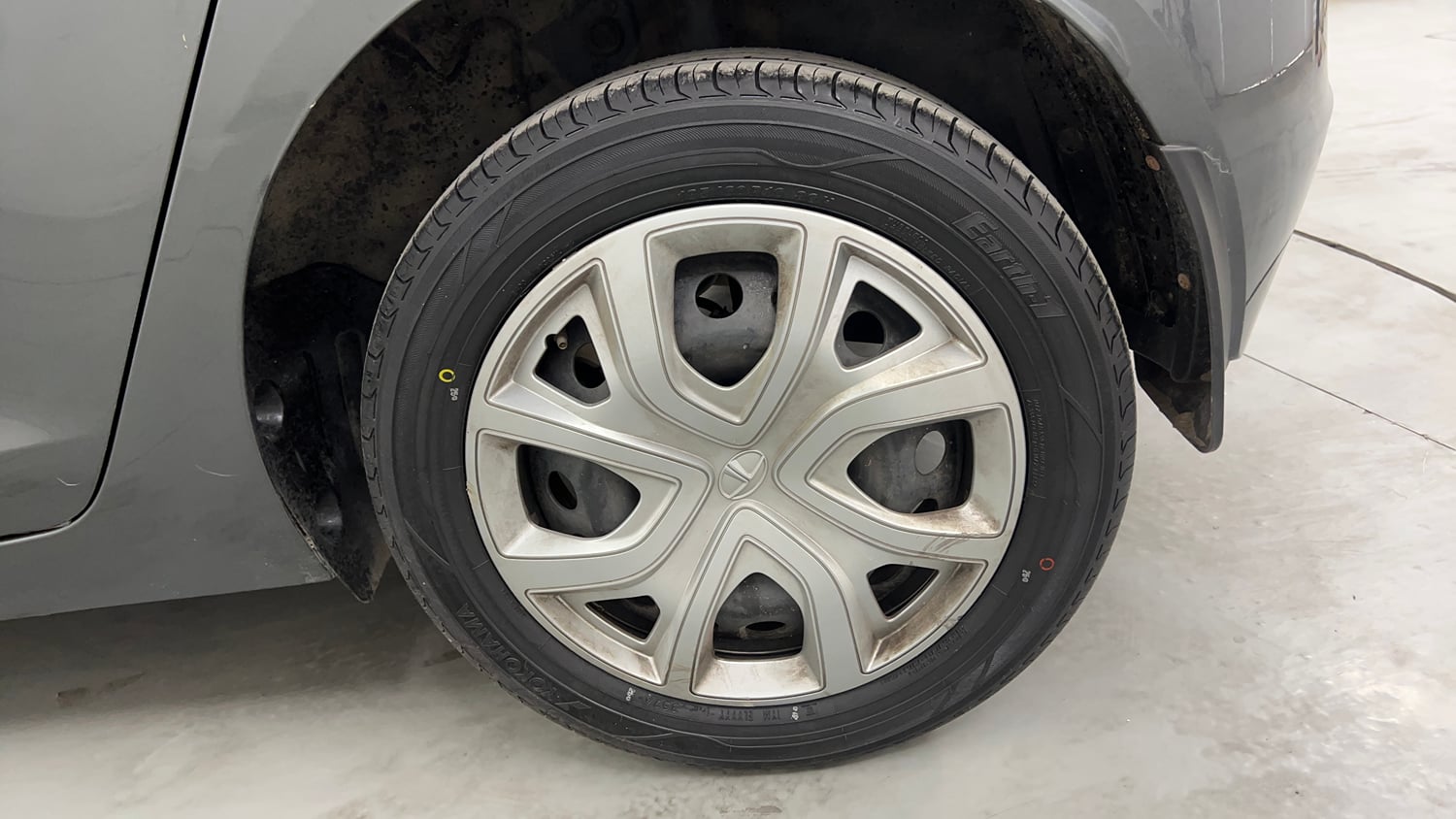 Used 2023 Tata Altroz XM Plus Petrol Petrol Manual tyres LEFT REAR TYRE RIM VIEW