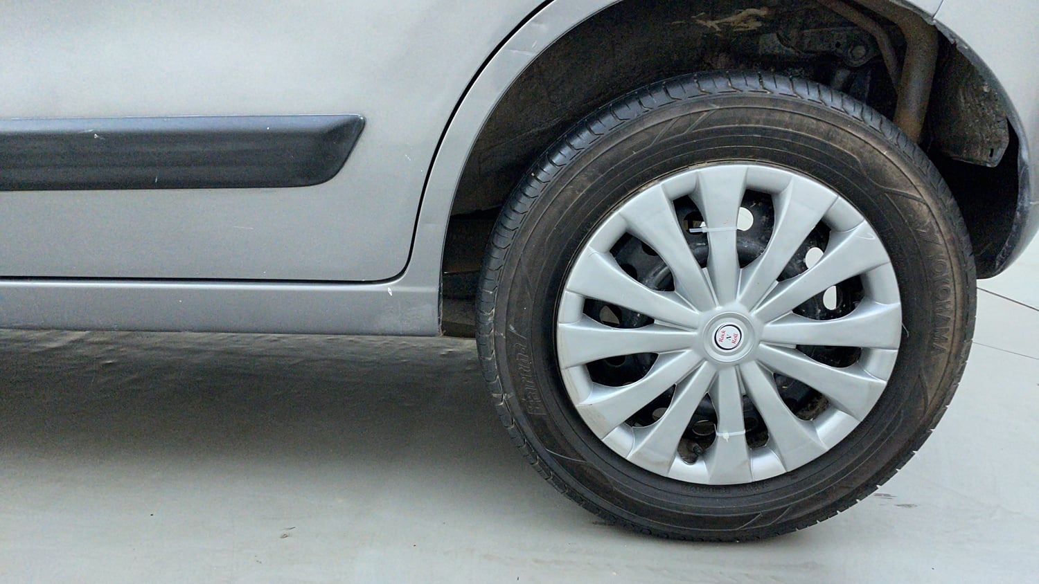 Used 2012 Maruti Suzuki Wagon R 1.0 VXi Petrol Manual tyres LEFT REAR TYRE RIM VIEW