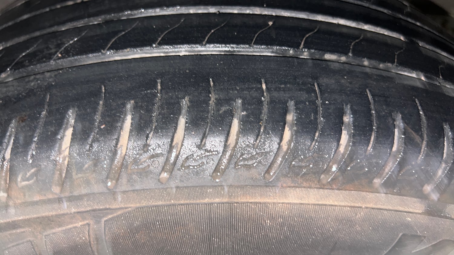 Used 2022 Hyundai Venue SX 1.5 CRDi Diesel Manual tyres LEFT REAR TYRE TREAD VIEW
