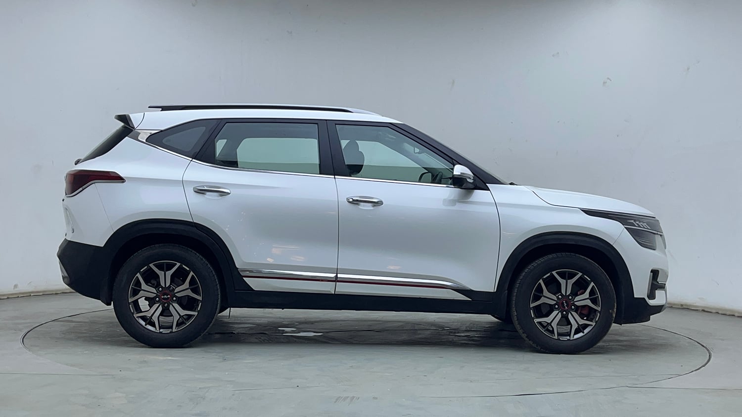Used 2022 Kia Seltos GTX Plus 1.4 Petrol Manual exterior RIGHT SIDE VIEW