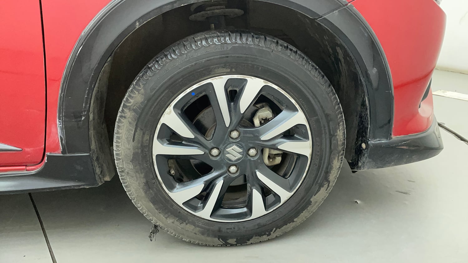 Used 2024 Maruti Suzuki Swift ZXi Plus Dual Tone AMT Petrol Automatic tyres RIGHT FRONT TYRE RIM VIEW