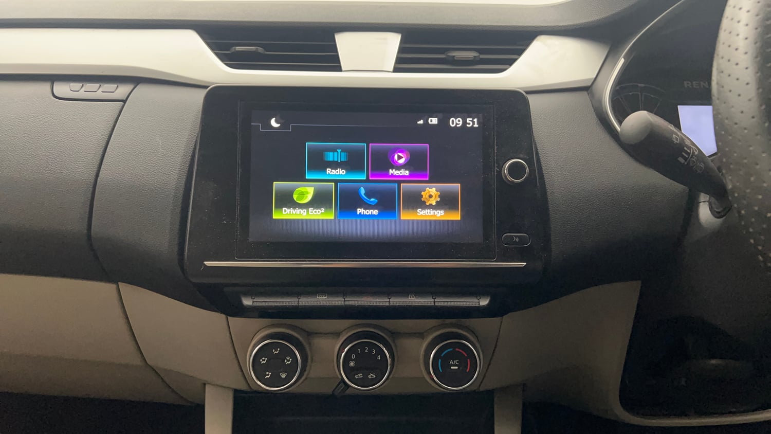 Used 2020 Renault Triber RXZ Petrol Manual interior MUSIC SYSTEM & AC CONTROL VIEW