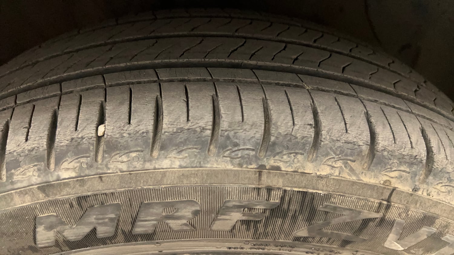 Used 2023 Hyundai Aura SX 1.2 CNG Cng Manual tyres RIGHT FRONT TYRE TREAD VIEW