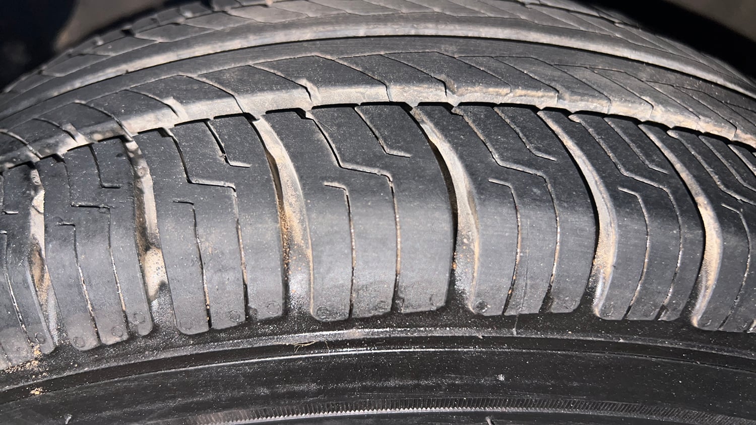 Used 2015 Hyundai Grand i10 Asta AT 1.2 Kappa VTVT Petrol Automatic tyres LEFT FRONT TYRE TREAD VIEW