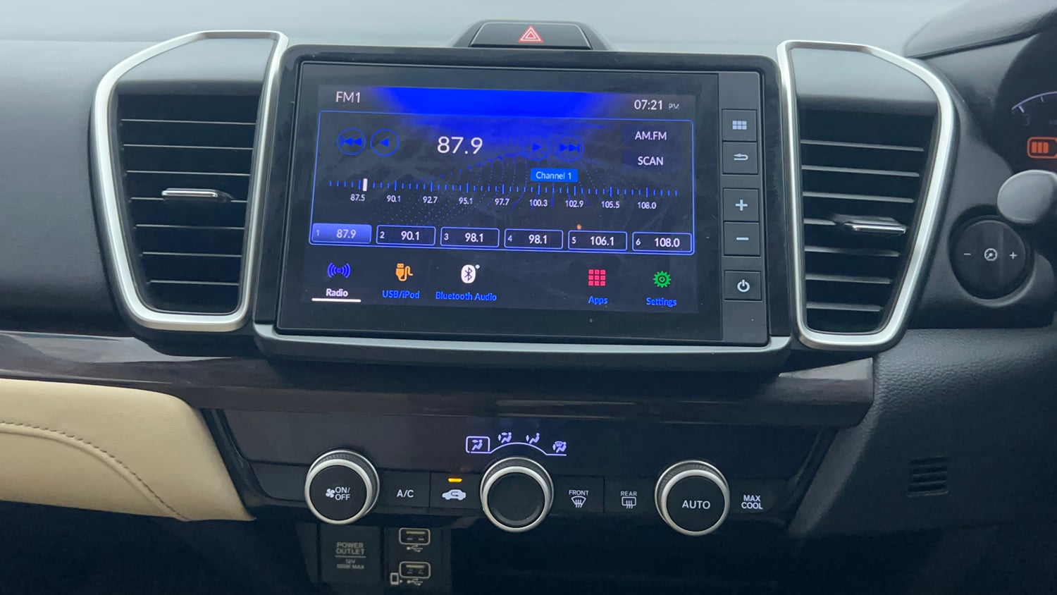Used 2021 Honda City ZX Petrol Petrol Manual interior MUSIC SYSTEM & AC CONTROL VIEW
