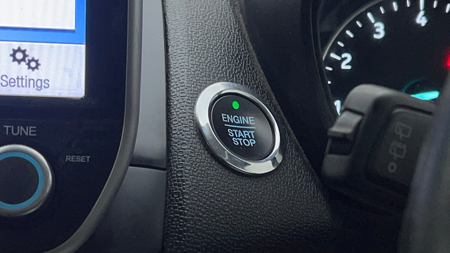Used 2020 Ford EcoSport Titanium Plus 1.5L Ti-VCT AT Petrol Automatic top_features Keyless start