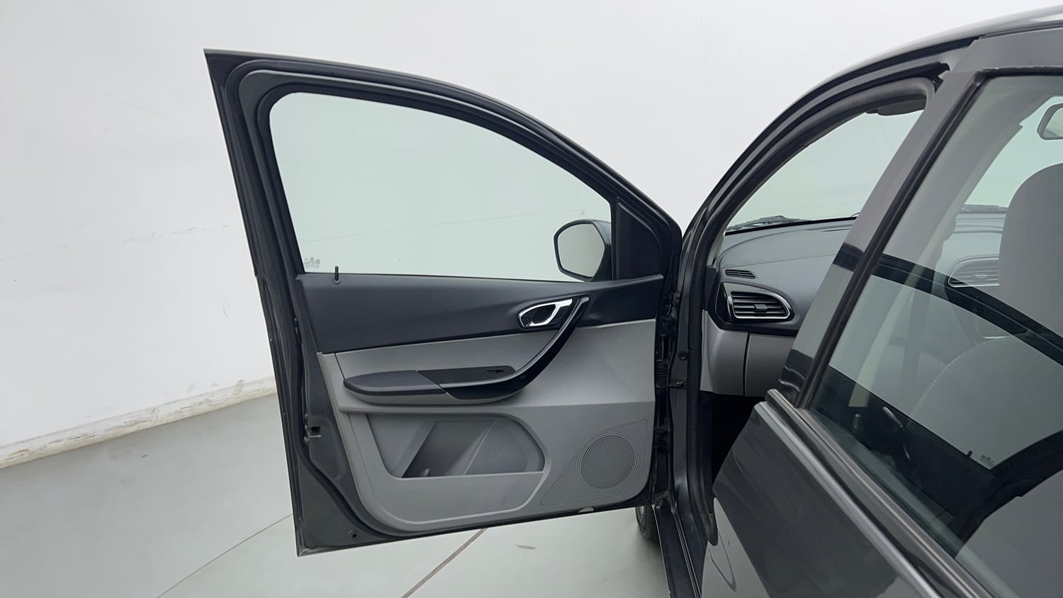 Used 2020 Tata Tiago XZ Plus Petrol Manual interior LEFT FRONT DOOR OPEN VIEW