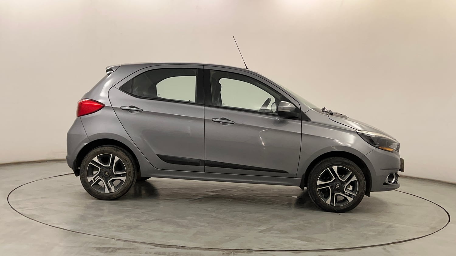 Used 2019 Tata Tiago Revotron XZA Plus Petrol Automatic exterior RIGHT SIDE VIEW