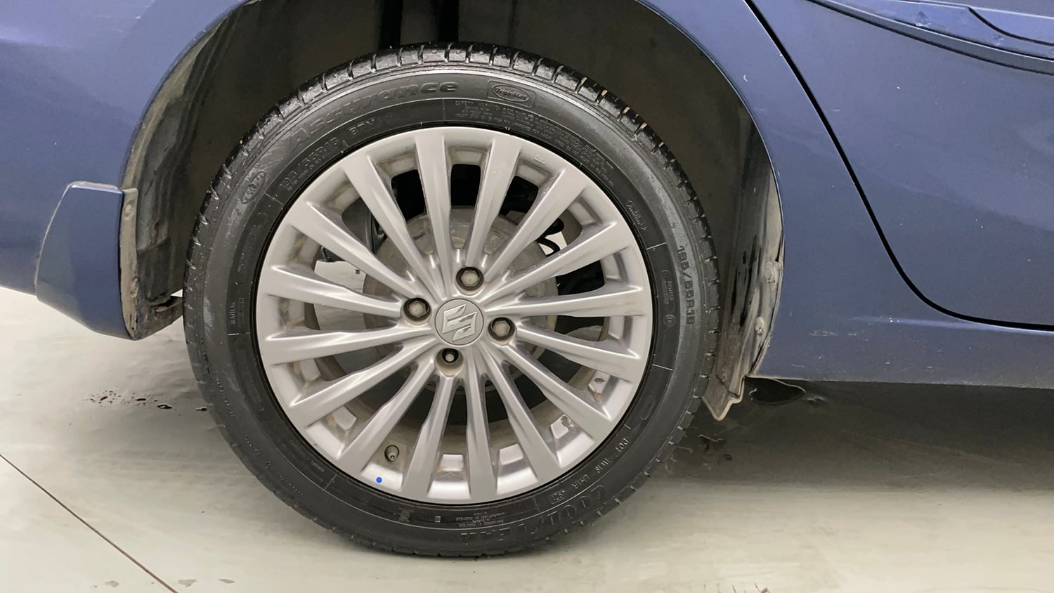 Used 2017 Maruti Suzuki Ciaz Alpha 1.4 MT Petrol Manual tyres RIGHT REAR TYRE RIM VIEW