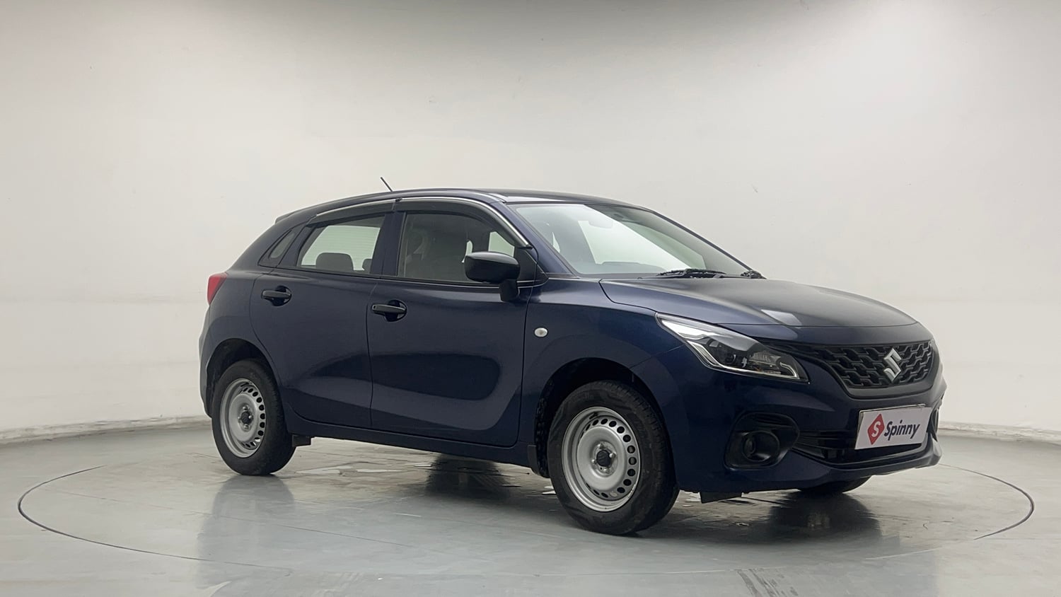 Used 2025 Maruti Suzuki Baleno Sigma MT Petrol Manual exterior RIGHT FRONT CORNER VIEW