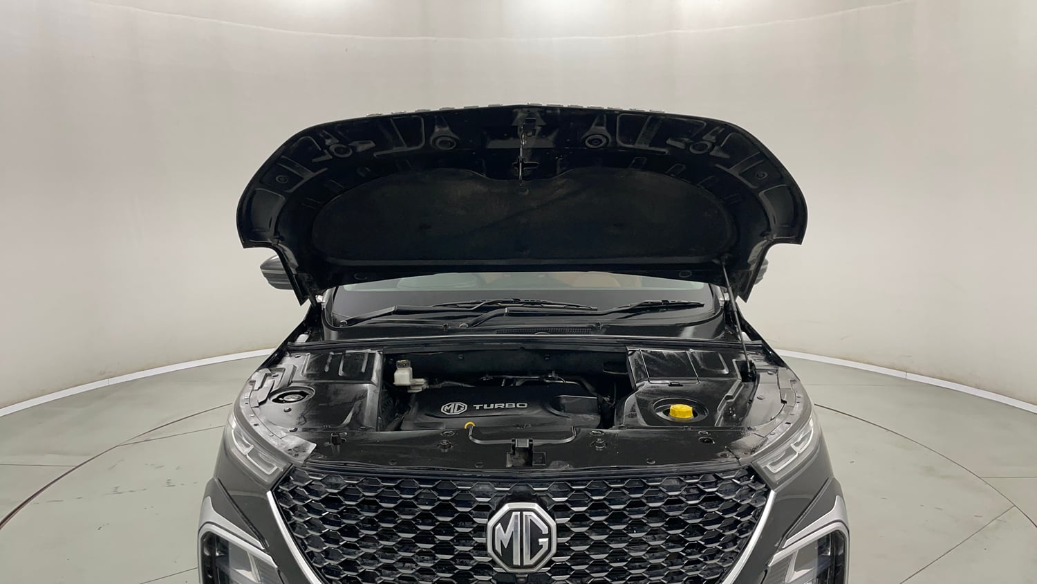 Used 2021 MG Motors Hector Plus Sharp 2.0 Diesel Turbo MT 6-STR Diesel Manual engine ENGINE & BONNET OPEN FRONT VIEW