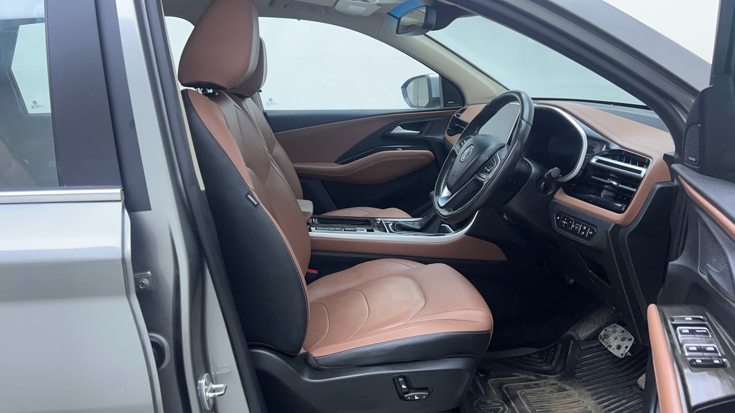 Used 2023 MG Motors Hector Plus Savvy Pro 1.5 Turbo Petrol CVT 7 STR Petrol Automatic interior RIGHT SIDE FRONT DOOR CABIN VIEW