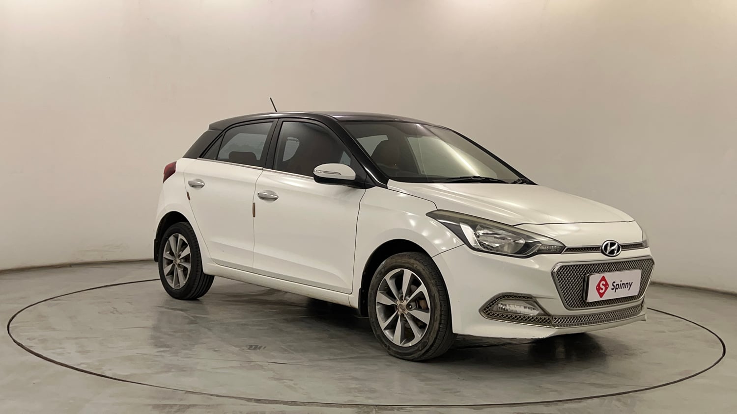 Used 2017 Hyundai Elite i20 Asta 1.2 Dual Tone Petrol Manual exterior RIGHT FRONT CORNER VIEW