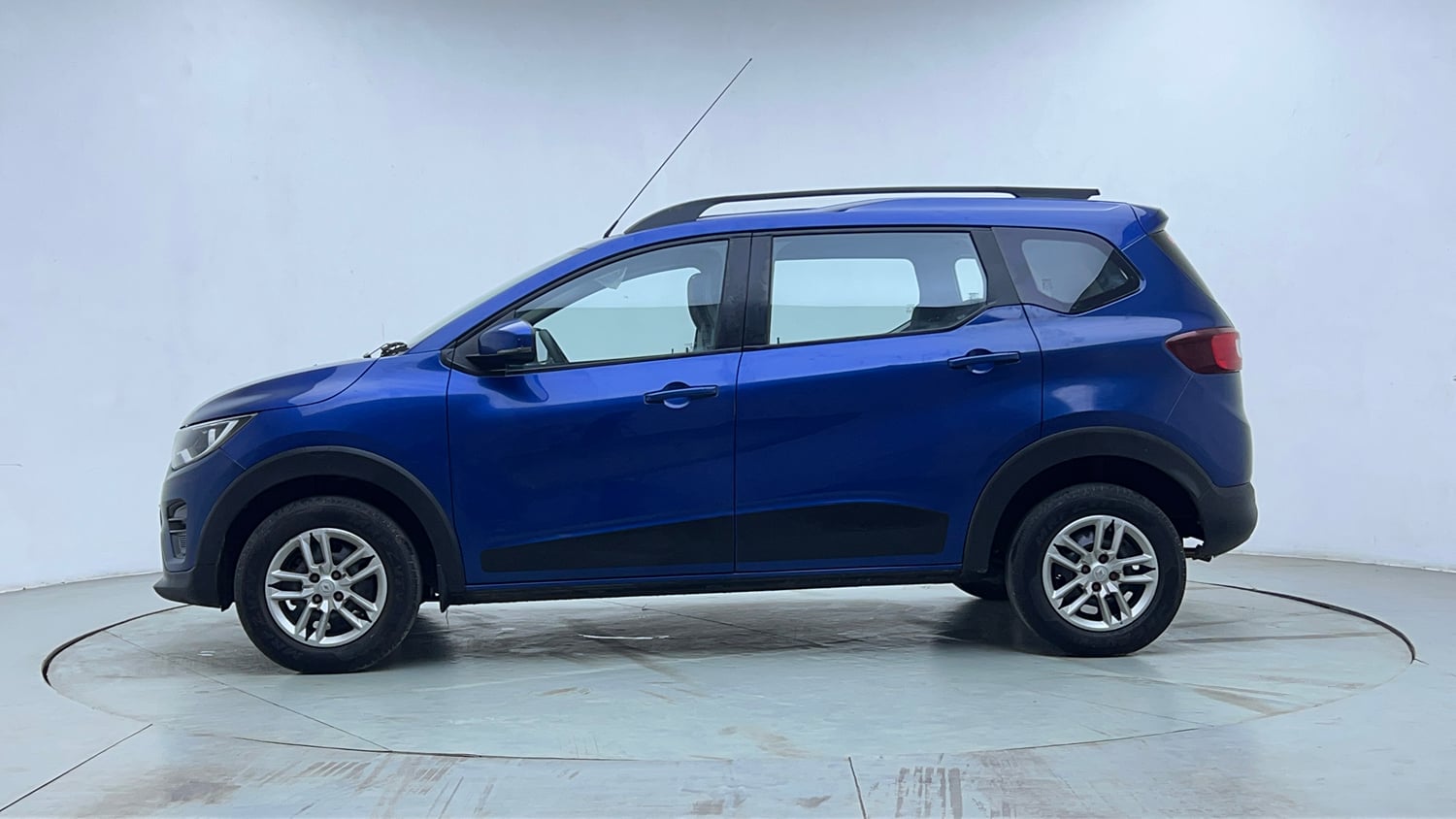 Used 2021 Renault Triber RXT Petrol Manual exterior LEFT SIDE VIEW