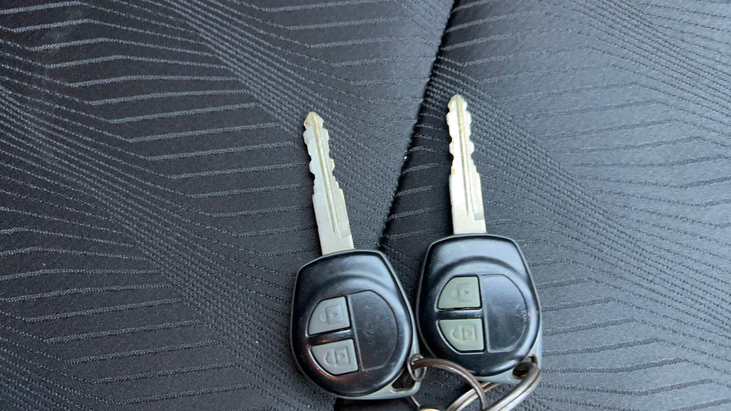 Used 2012 Maruti Suzuki Swift VXi Petrol Manual extra CAR KEY VIEW