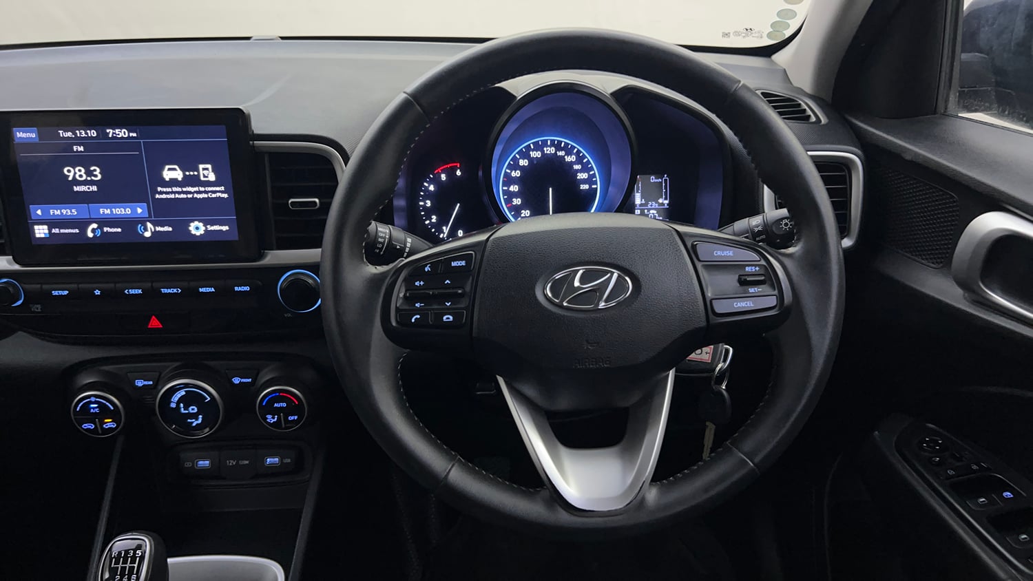 Used 2022 Hyundai Venue SX 1.5 CRDi Diesel Manual interior STEERING VIEW
