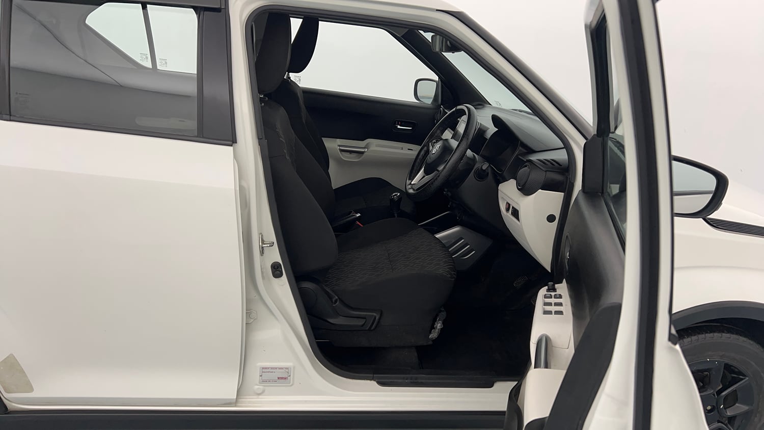 Used 2023 Maruti Suzuki Ignis Zeta 1.2 MT Petrol Manual interior RIGHT SIDE FRONT DOOR CABIN VIEW