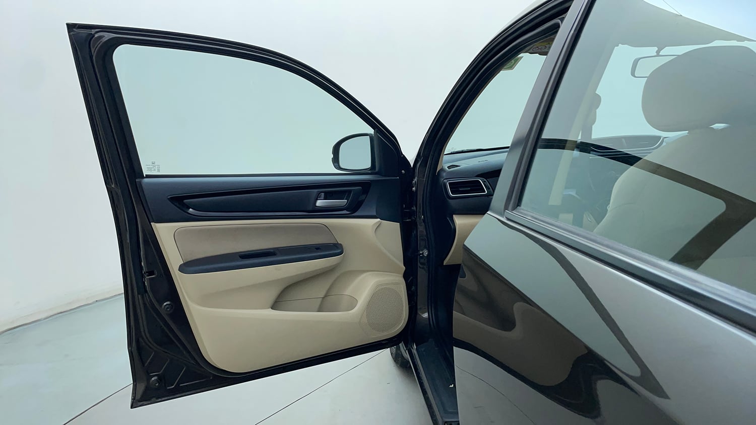 Used 2020 Honda Amaze 1.2 V MT Petrol Petrol Manual interior LEFT FRONT DOOR OPEN VIEW