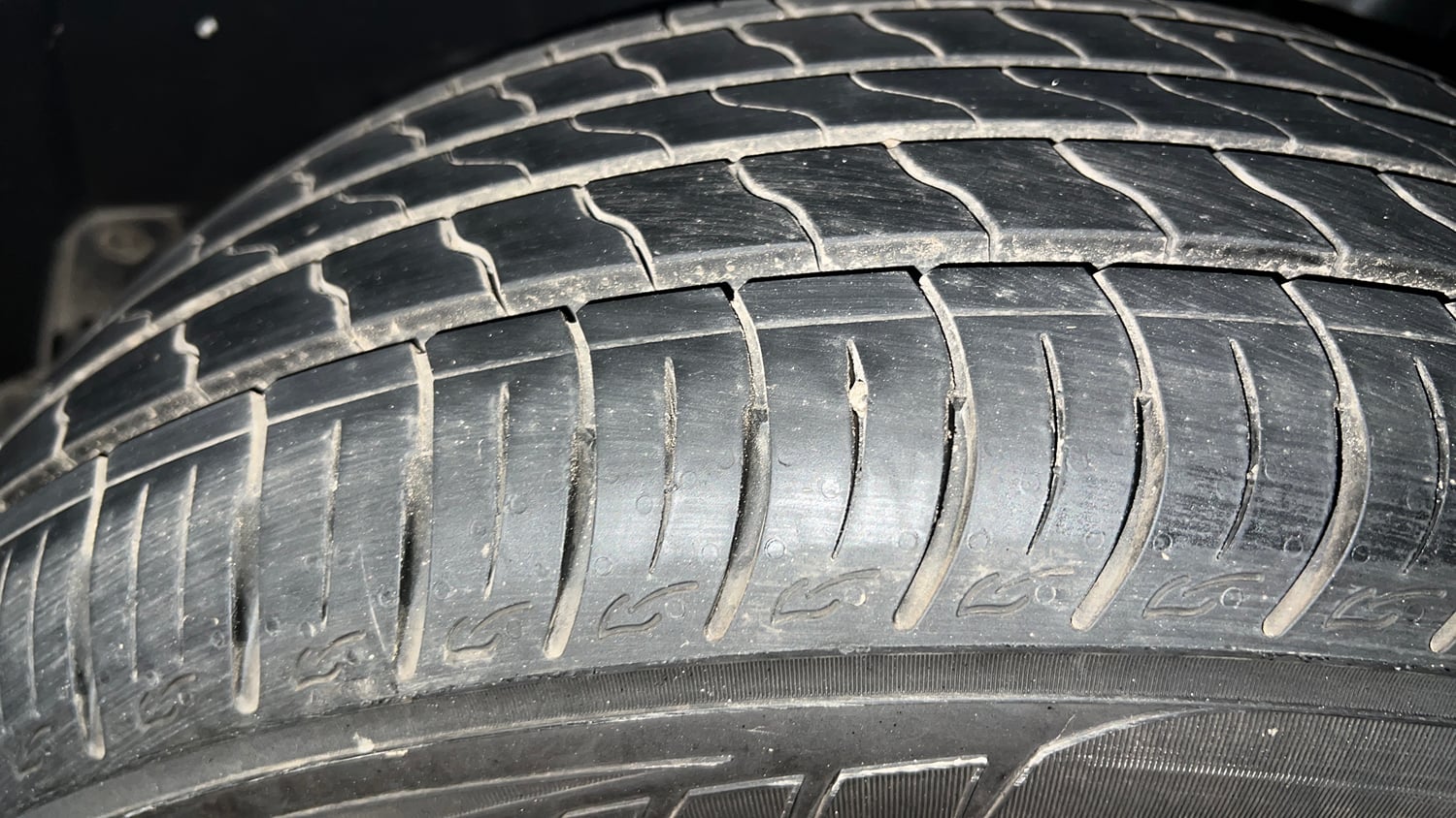 Used 2022 Volkswagen Taigun Highline 1.0 TSI AT Petrol Automatic tyres LEFT REAR TYRE TREAD VIEW