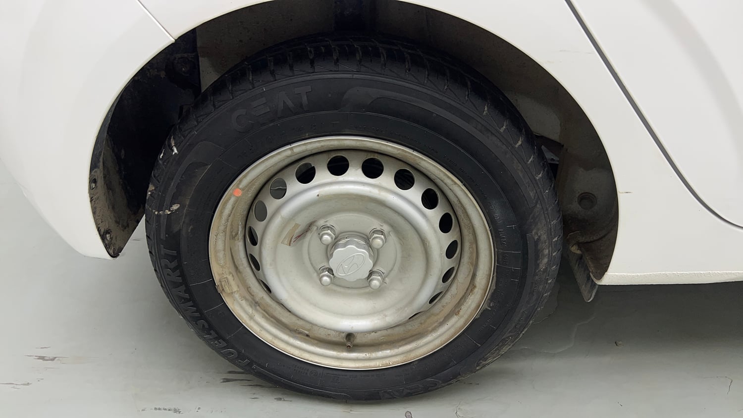 Used 2025 Hyundai Grand i10 Nios Era 1.2 Kappa Petrol Manual tyres RIGHT REAR TYRE RIM VIEW