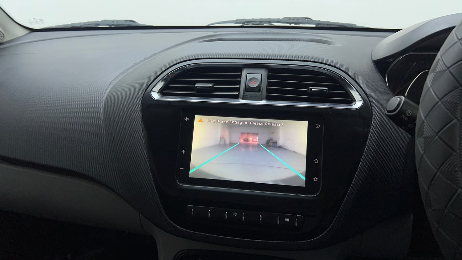Used 2020 Tata Tiago XZ Plus Petrol Manual top_features Rear camera