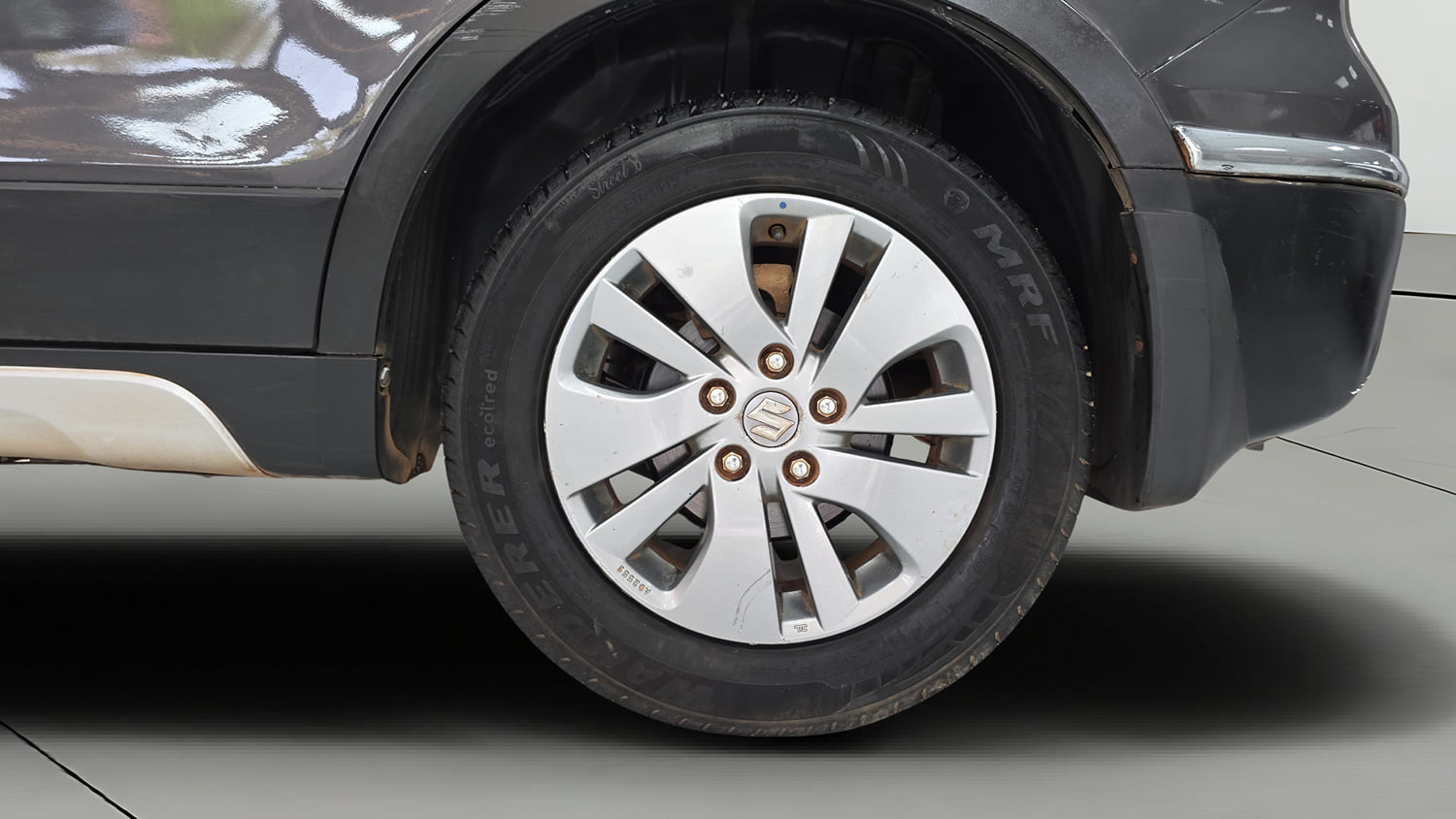 Used 2016 Maruti Suzuki S-Cross Zeta 1.3 Diesel Manual tyres LEFT REAR TYRE RIM VIEW
